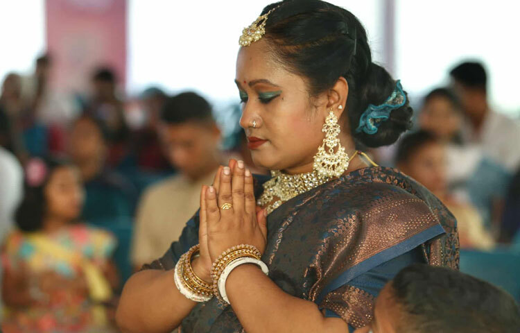 শিশুরা রঙিন পোশাকে উচ্ছ্বসিত আর বয়োজ্যেষ্ঠরা ভক্তিমগ্ন হয়ে পূজার আচার-অনুষ্ঠানে অংশ নিচ্ছেন।