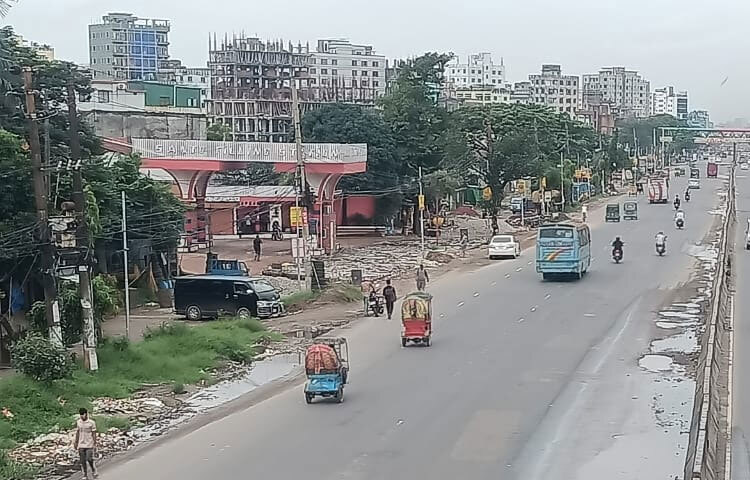 স্বল্প দূরত্বে যাতায়াতের জন্য মানুষ এ বাহনগুলোকেই বেছে নিচ্ছেন।