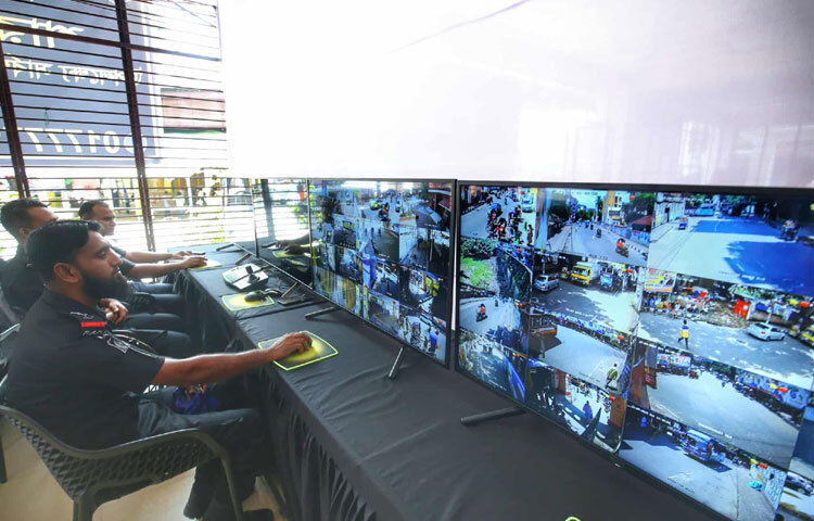 ঢাকেশ্বরী মন্দিরে যেহেতু মূল কেন্দ্রীয় আয়োজন, তাই নিরাপত্তা ও সুষ্ঠু ব্যবস্থাপনার দিকে দৃষ্টি রাখছে প্রশাসন।