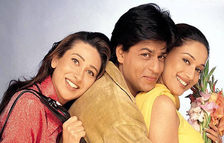 দিল তো পাগল হ্যায় (১৯৯৭): ভালোবাসা, বন্ধুত্ব আর নিয়তির গল্প। শাহরুখ এখানে নাচের দলে থাকা রাহুল, যার হৃদয় দ্বিধায় ভরা। মাধুরী ও করিশ্মার সঙ্গে তার কেমিস্ট্রি আজও অমলিন।