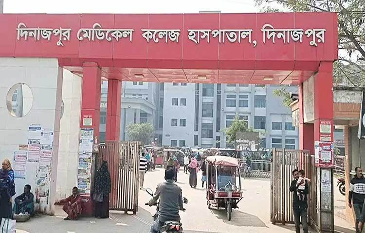 দিনাজপুর সদর উপজেলার বড়ইল গ্রামে অবস্থিত নর্থ হেয়ার প্রোডাক্ট বিডি কোম্পানি লিমিটেডে নারী শ্রমিকদের মাঝে হঠাৎ আতঙ্ক দেখা দিয়েছে। এসময় প্রায় অর্ধশত নারী শ্রমিক অসুস্থ হয়ে পড়েন। গুরুতর আহত ১২ জনকে দিনাজপুর মেডিকেল কলেজ হাসপাতালে ভর্তি করা হয়েছে।