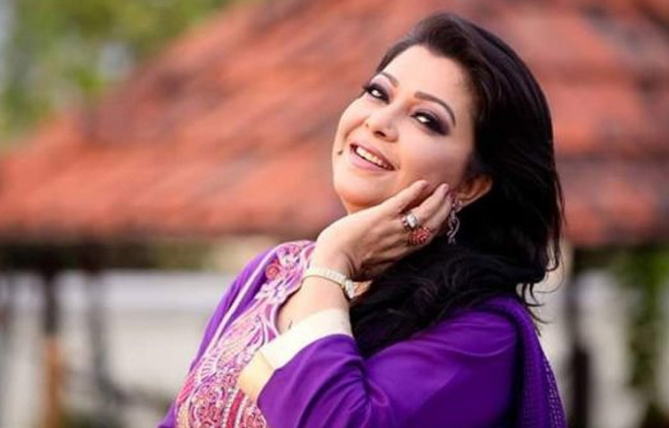 মৃত্যুর নয় বছর পেরিয়ে গেলেও ভক্তদের হৃদয়ে রাজ করেন জনপ্রিয় এই নায়িকা।