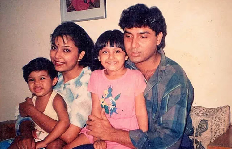 ব্যক্তি জীবনে তিনি ভালোবেসে বিয়ে করেছিলেন চিত্রনায়ক সোহলে চৌধুরী। সেই সংসারে সাফায়েত নামের এক ছেলে ও লামিয়া নামের এক মেয়ে রয়েছে দিতির। এরপর চিত্রনায়ক ইলিয়াস কাঞ্চনের সঙ্গেও সংসার পাতেন তিনি। সেই সংসারও খুব বেশিদিন স্থায়ী হয়নি।