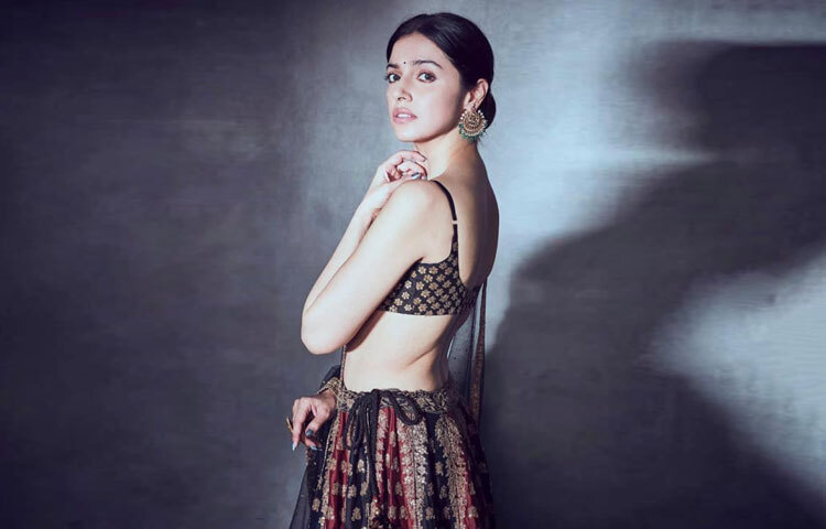 সম্প্রতি ‘বুলবুল’ নামের শর্টফিল্মে অভিনয়ের মাধ্যমে আবারও কামেরা ফ্রেমে ফিরেছেন তিনি।