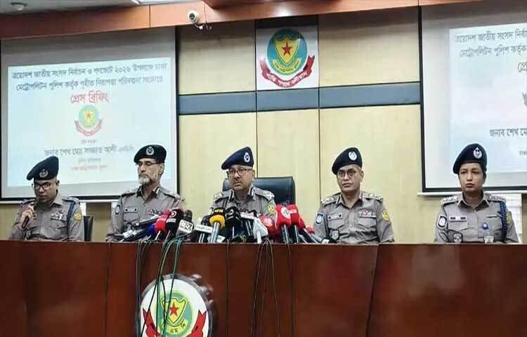 ১২ ফেব্রুয়ারি অনুষ্ঠিত হতে যাচ্ছে ত্রয়োদশ জাতীয় সংসদ নির্বাচন। ঢাকা মহানগরীতে ভোটকেন্দ্রগুলোর মধ্যে ৩৭টি ঝুঁকিপূর্ণ বলে জানিয়েছেন ডিএমপি কমিশনার শেখ মো. সাজ্জাত আলী।