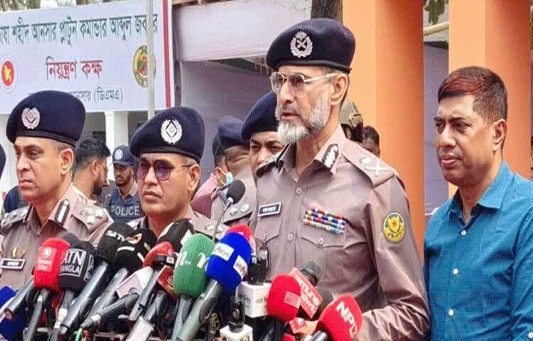 অমর একুশে বইমেলায় এবার মবের কোনো আশঙ্কা নেই বলে জানিয়েছেন ডিএমপির অতিরিক্ত কমিশনার (অ্যাডমিন) মো. সরওয়ার তবে মব মোকাবিলায় পুলিশের প্রস্তুতি থাকবে বলেও জানান তিনি।