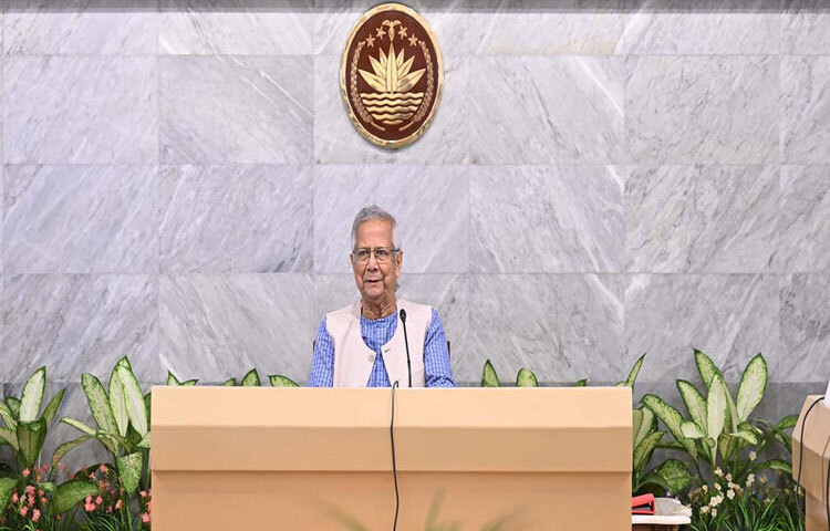 প্রধান উপদেষ্টা প্রফেসর মুহাম্মদ ইউনূস ঢাকায় তেজগাঁওয়ে তার কার্যালয়ে উপদেষ্টা পরিষদের সভায় সভাপতিত্ব করেন। ছবি: পিআইডি