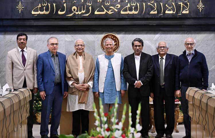 অন্তর্বর্তী সরকারের প্রধান উপদেষ্টা প্রফেসর মুহাম্মদ ইউনূসের কাছে পূর্ণাঙ্গ প্রতিবেদন জমা দিয়েছেন চারটি সংস্কার কমিশনের প্রধান।