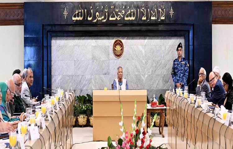 ঢাকায় তেজগাঁওয়ে উপদেষ্টা পরিষদের সভায় সভাপতিত্ব করেন প্রধান উপদেষ্টা প্রফেসর মুহাম্মদ ইউনূস। ছবি: পিআইডি