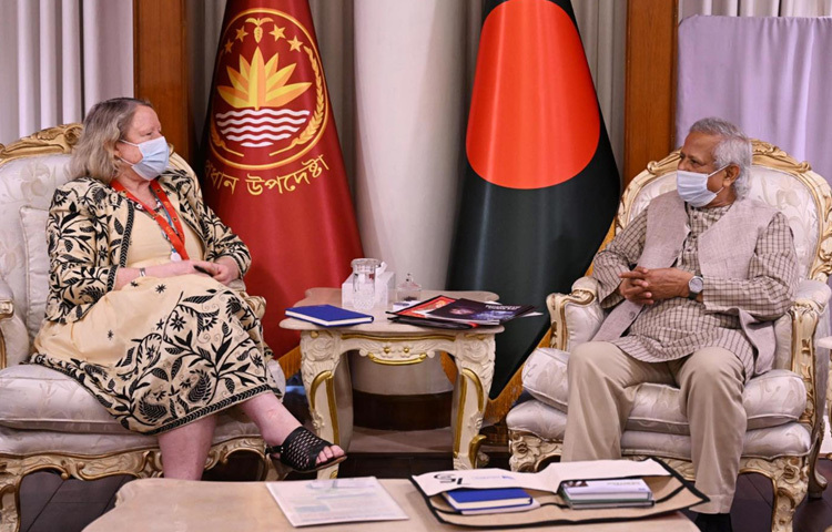 ‘ভুয়া তথ্য’ মোকাবিলা ও নৈতিক মানদণ্ড রক্ষায় গণমাধ্যমকে সহায়তা করতে জাতিসংঘকে কার্যকর ব্যবস্থা নেওয়ার আহ্বান জানিয়েছেন‌ অন্তর্বর্তীকালীন সরকারের প্রধান উপদেষ্টা ড. মুহাম্মদ ইউনূস। ছবি: সিএ প্রেস উইং