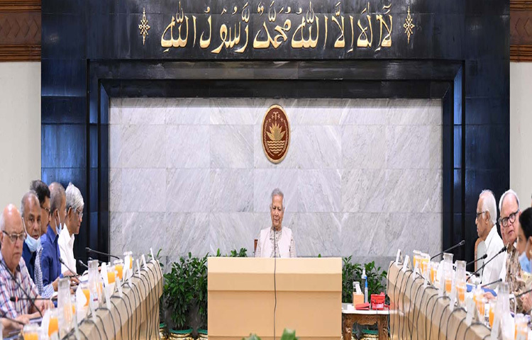 প্রধান উপদেষ্টা প্রফেসর মুহাম্মদ ইউনূস ঢাকায় তেজগাঁওয়ে তার কার্যালয়ে উপদেষ্টা পরিষদের সভায় সভাপতিত্ব করেন। ছবি: পিআইডি