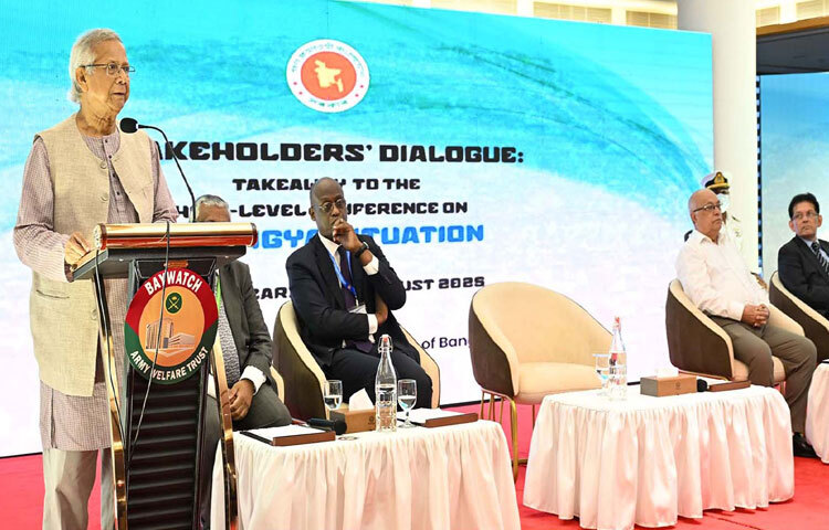 কক্সবাজারে রোহিঙ্গা সংকট নিয়ে আয়োজিত তিন দিনের স্টেকহোল্ডার্স ডায়ালগ: টেকঅ্যাওয়ে টু দ্য হাই-লেভেল কনফারেন্স অন দ্য রোহিঙ্গা সিচুয়েশন শীর্ষক আন্তর্জাতিক সংলাপে বক্তৃতা করেন প্রধান উপদেষ্টা প্রফেসর মুহাম্মদ ইউনূস। ছবি: পিআইডি