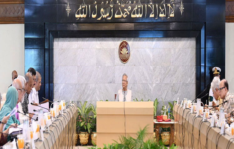 প্রধান উপদেষ্টা প্রফেসর মুহাম্মদ ইউনূস ঢাকায় তেজগাঁওয়ে তার কার্যালয়ে উপদেষ্টা পরিষদের সভায় সভাপতিত্ব করেন। ছবি: পিআইডি