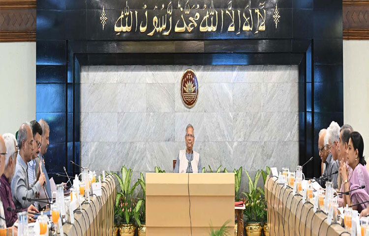 প্রধান উপদেষ্টা প্রফেসর মুহাম্মদ ইউনূস ঢাকায় তেজগাঁওয়ে তার কার্যালয়ে উপদেষ্টা পরিষদের বৈঠকে সভাপতিত্ব করেন। ছবি: পিআইডি