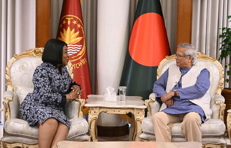 ফেব্রুয়ারী মাসের প্রথমার্ধে নির্ধারিত আসন্ন সাধারণ নির্বাচন অনুষ্ঠানের জন্য কমনওয়েলথের পূর্ণ সমর্থন চেয়েছেন প্রধান উপদেষ্টা অধ্যাপক মুহাম্মদ ইউনূস। ছবি: সিএ প্রেস উইং