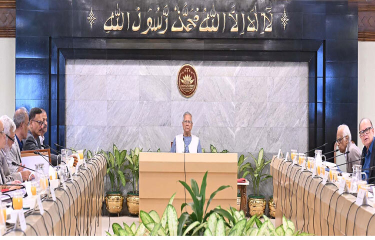 প্রধান উপদেষ্টা প্রফেসর মুহাম্মদ ইউনূস ঢাকায় তেজগাঁওয়ে তার কার্যালয়ে উপদেষ্টা পরিষদের সভায় সভাপতিত্ব করেন। ছবি: পিআইডি
