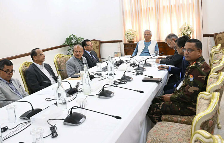 গণঅভ্যুত্থান পরবর্তী আগামী নির্বাচনকে একটি নতুন বাংলাদেশ গড়ার সুযোগ হিসেবে উল্লেখ করে অন্তর্বর্তী সরকারের প্রধান উপদেষ্টা অধ্যাপক ড. মুহাম্মদ ইউনূস বলেছেন, এই নির্বাচনকে সুন্দর ও সুষ্ঠুভাবে আয়োজনের মাধ্যমে স্মরণীয় করে রাখতে হবে। রাষ্ট্রীয় অতিথি ভবন যমুনা থেকে সারাদেশের উপজেলা নির্বাহী অফিসারদের (ইউএনও) সঙ্গে ভিডিও কনফারেন্সের মাধ্যমে নির্বাচন প্রস্তুতি বিষয়ে দিকনির্দেশনা প্রদানকালে প্রধান উপদেষ্টা এ কথা বলেন। ছবি: সিএ প্রিস উইং