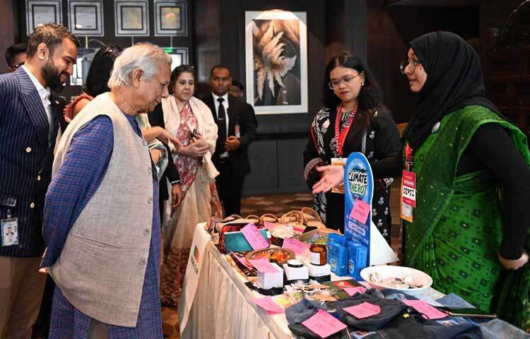 রাজধানীর ইন্টারকন্টিনেন্টাল হোটেলে অনুষ্ঠিত নবম সোশ্যাল বিজনেস ইয়ুথ সামিটে উপস্থিত ছিলেন অন্তর্বর্তী সরকারের প্রধান উপদেষ্টা অধ্যাপক মুহাম্মদ ইউনূস। ছবি: প্রধান উপদেষ্টার প্রেস উইং