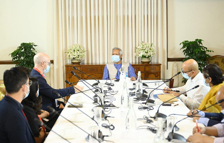 সামাজিক যোগাযোগমাধ্যমে অপতথ্য মোকাবিলায় আরও কার্যকর উপায় খুঁজে বের করতে মেটাকে আহ্বান জানিয়েছেন উপদেষ্টা প্রফেসর মুহাম্মদ ইউনূস। ছবি: সিএ প্রেস উইং