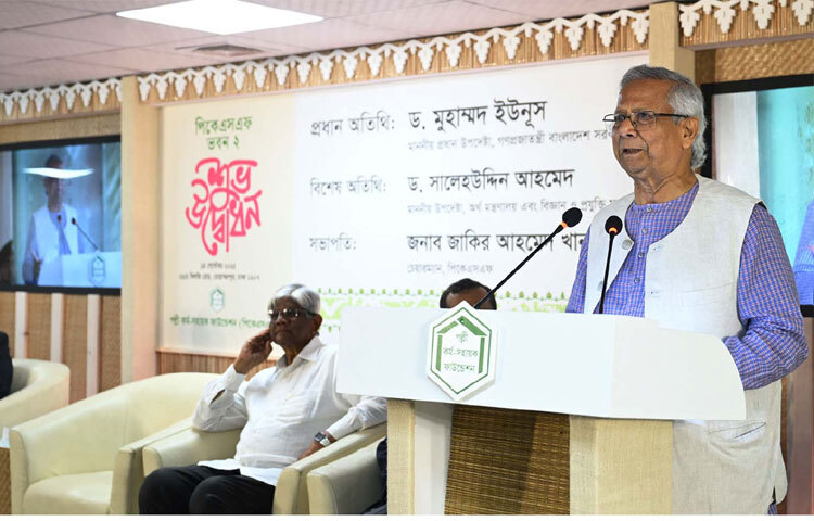 প্রধান উপদেষ্টা প্রফেসর মুহাম্মদ ইউনূস ঢাকায় মোহাম্মদপুর খিলজি রোডে পল্লী কর্ম-সহায়ক ফাউন্ডেশন (পিকেএসএফ) ভবন-২ এর উদ্বোধন অনুষ্ঠানে বক্তৃতা করেন। ছবি: পিআইডি