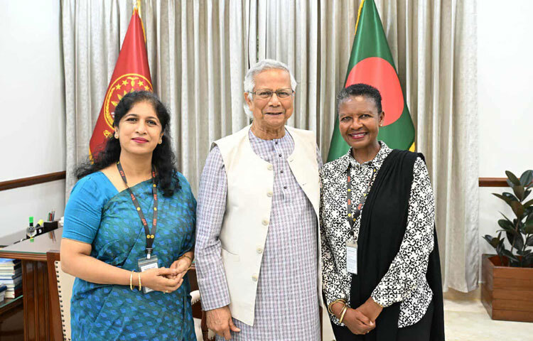 আন্তর্জাতিক মানবাধিকার সংস্থা ইন্টারন্যাশনাল ফেডারেশন ফর হিউম্যান রাইটসের (ফিদ’হ) সভাপতি এলিস মগওয়ে বলেছেন, অন্তর্বর্তী সরকার অত্যন্ত কঠিন পরিস্থিতির মধ্যেও মানবাধিকার ও গণতান্ত্রিক মূল্যবোধ রক্ষায় যে প্রতিশ্রুতি দেখিয়েছে তা প্রশংসনীয়। ছবি: সিএ প্রেস উইং