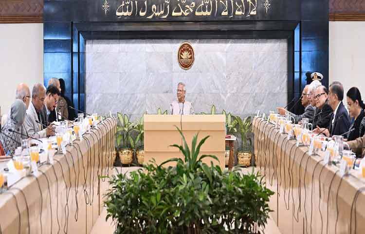 প্রধান উপদেষ্টা প্রফেসর মুহাম্মদ ইউনূস ঢাকায় তেজগাঁওয়ে তার কার্যালয়ে উপদেষ্টা পরিষদের সভায় সভাপতিত্ব করেন। ছবি: পিআইডি