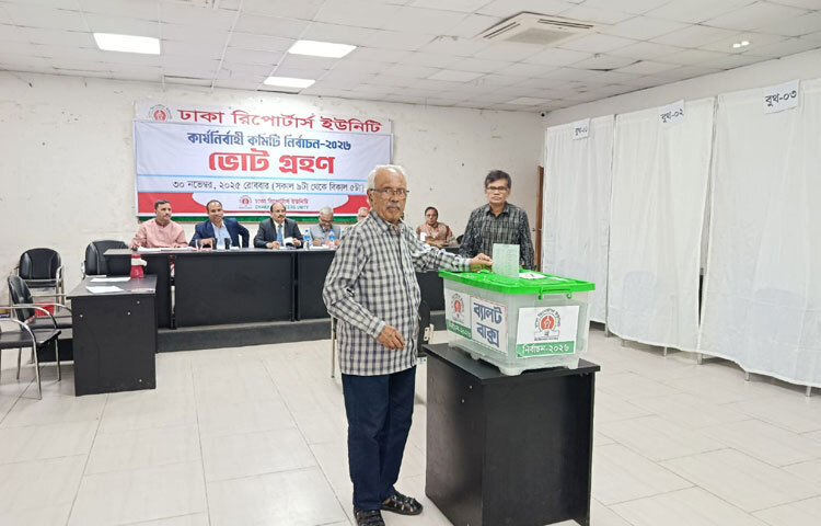 সভাপতি পদের প্রার্থীরা হলেন আবু সালেহ আকন, মো. রোকন-উজ-জামান, মুরসালিন নোমানী এবং তৌহিদুল ইসলাম মিন্টু। সহ-সভাপতি পদে লড়ছেন হালিম মোহাম্মদ ও মেহদী আজাদ মাসুম। সাধারণ সম্পাদক পদের প্রার্থীরা হলেন মাহমুদুল হাসান, মঈনুল আহসান, এবং মাইনুল হাসান সোহেল। যুগ্ম সম্পাদক পদে মো. জাফর ইকবাল বিনা প্রতিদ্বন্দ্বিতায় নির্বাচিত হয়েছেন। অর্থ সম্পাদক পদের প্রার্থীরা হলেন-নিয়াজ মাহমুদ সোহেল ও সাখাওয়াত হোসেন সুমন।