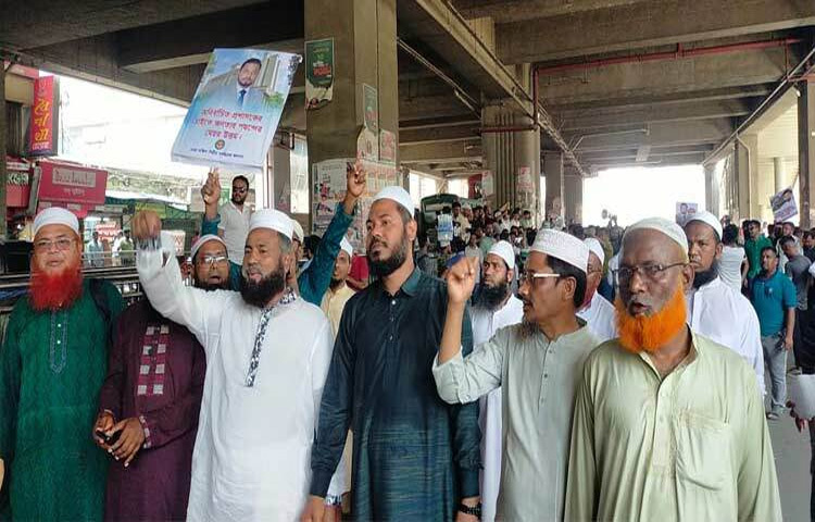 উচ্চ আদালতের রায় ও নির্বাচন কমিশনের প্রজ্ঞাপন অনুযায়ী ঢাকা দক্ষিণ সিটি করপোরেশনে (ডিএসসিসি) মেয়রের দায়িত্ব ইশরাক হোসেনকে বুঝিয়ে দেওয়ার দাবি জানিয়েছেন তার সমর্থকেরা। ছবি: জাগো নিউজ