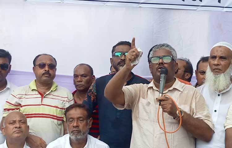 সাবেক প্রধানমন্ত্রী শেখ হাসিনার ছবি প্রচার করলে টিভি চ্যানেল ও পত্রিকা জ্বালিয়ে দেওয়া হবে বলে উল্লেখ করেছেন বিএনপি চেয়ারপারসনের উপদেষ্টা অ্যাডভোকেট এম রুহুল কুদ্দুস তালুকদার দুলু। ছবি: রেজাউল করিম রেজা