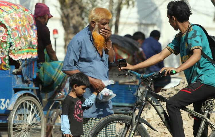 শীতকাল হলেও নিরাপদ ও স্বচ্ছ রাস্তায় চলাচল করা মানুষের মৌলিক অধিকার হওয়া উচিত, তবে ভাটারার নতুন বাজার এলাকায় তা এখন চরম চ্যালেঞ্জের মুখে।