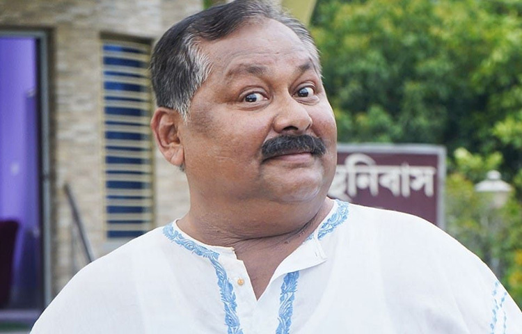 প্রথমে সরকারি চাকরির নিরাপদ গণ্ডি পেরিয়ে তিনি যাত্রা শুরু করেন রূপালি পর্দার অনিশ্চিত পথে। সাহসিকতার সেই সিদ্ধান্ত আজ আমাদের বাংলা চলচ্চিত্রকে যা কিছু দিয়েছে, তা অমূল্য।