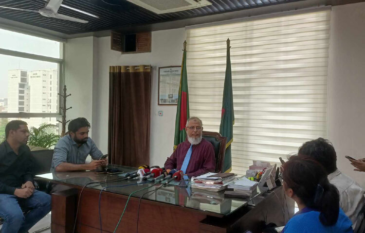 ২০২৫ সালের ডিসেম্বর টার্গেট করেই জাতীয় নির্বাচনের তফসিল ঘোষণা করা হবে বলে জানান নির্বাচন কমিশনার মো. আনোয়ারুল ইসলাম সরকার। ছবি: মফিজুল সাদিক