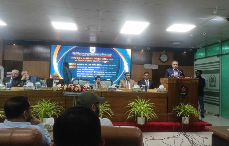 ভোটার তালিকায় প্রায় ১৭ লাখ মৃত ভোটার ছিল বলে জানিয়েছেন প্রধান নির্বাচন কমিশনার (সিইসি) এ এম এম নাসির উদ্দিন। ছবি: মফিজুল সাদিক