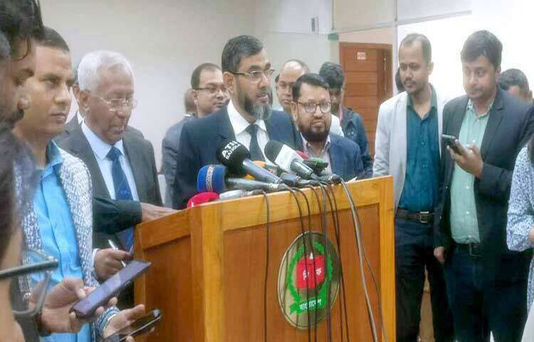 নির্বাচন কমিশনার ব্রিগেডিয়ার জেনারেল (অব.) আবুল ফজল মো. সানাউল্লাহ বলেছেন, ভোটকে আমরা যুদ্ধ বা বিশেষ কিছুতে পরিণত করেছি। এটা যুদ্ধ নয়, উৎসব। আমরা স্বচ্ছ, সুন্দর ভোট উৎসব চাই। নির্বাচনে আমরা হানাহানি বা অনিয়ম দেখতে চাই না। ছবি: জাগো নিউজ