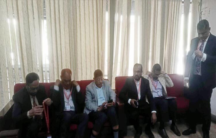 জামায়াতের নিবন্ধন ও প্রতীক ইস্যু নিয়ে নির্বাচন কমিশনের সঙ্গে বৈঠক করছে জামায়াতে ইসলামীর একটি প্রতিনিধি দল। ছবি: মফিজুল সাদিক