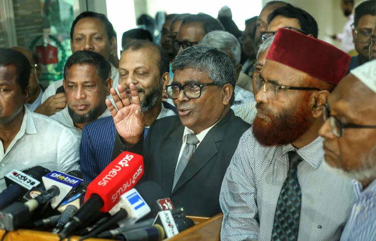 ত্রয়োদশ সংসদ নির্বাচন উপলক্ষে সংসদীয় সীমানা পুনর্নির্ধারণ নিয়ে নির্বাচন কমিশনের (ইসি) শুনানিতে বাগেরহাটের ৪টি আসন পুনর্বহালের দাবি জানিয়েছে বিভিন্ন আসন থেকে আসা প্রতিনিধিরা। ছবি: মাহবুব আলম