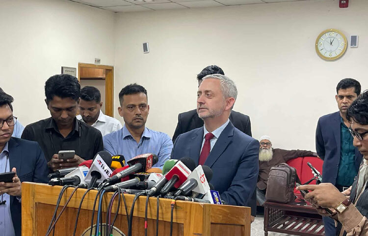 ত্রয়োদশ সংসদ নির্বাচন ও গণভোটের সার্বিক প্রস্তুতিতে সন্তোষ প্রকাশ করে ঢাকায় ইউরোপীয় ইউনিয়নের রাষ্ট্রদূত মাইকেল মিলার বলেছেন, এবারের ভোটে ইইউর বড় একটি প্রতিনিধি দল পর্যবেক্ষণে থাকছেন। ছবি: মফিজুল সাদিক