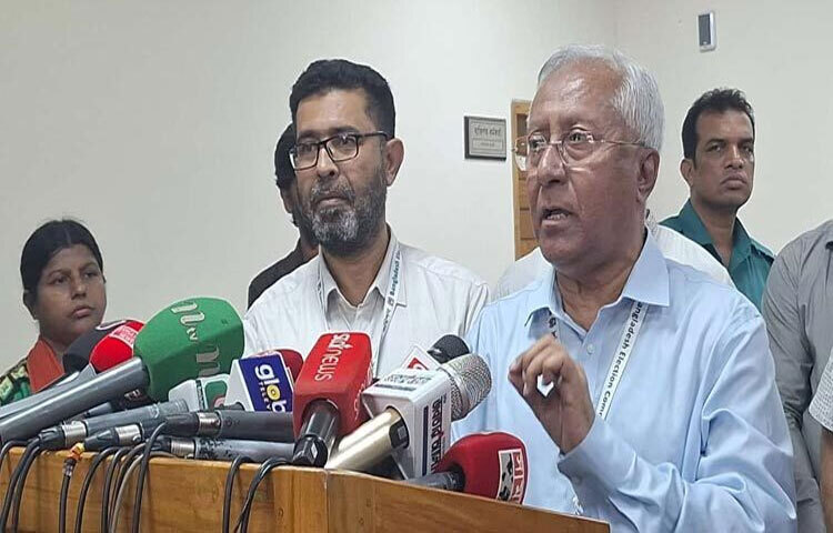 আগামী জাতীয় সংসদ নির্বাচনের ভোটের জন্য ৭০ শতাংশ কেনাকাটা ইতিমধ্যে শেষ হয়েছে বলে জানিয়েছেন নির্বাচন কমিশন (ইসি) সচিব আখতার আহমেদ। ছবি: সংগৃহীত