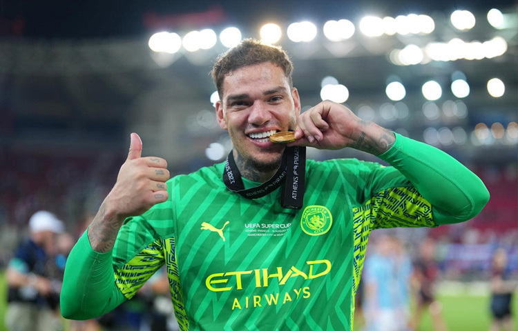 অনেকের মতে, গোলরক্ষকরা কেবল মাঠের শেষ রক্ষক; কিন্তু মোরায়েস প্রমাণ করেছেন, তারা দলের প্রথম নায়কও হতে পারেন।