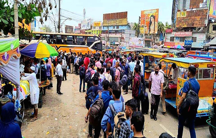 ঈদ শেষে কর্মস্থলে ফিরতে শুরু করেছে নাড়ির টানে বাড়ি ফেরা দক্ষিণাঞ্চলের মানুষ। ছবি: শাওন খান