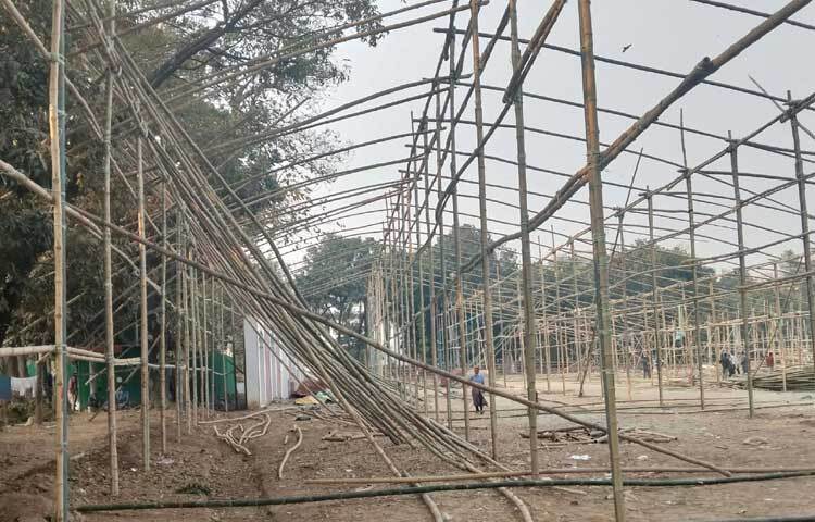 পবিত্র ঈদুল ফিতরের নামাজের জন্য প্রস্তুত করা হচ্ছে জাতীয় ঈদগাহ ময়দান। প্রতিবারের মতো এবারও ঈদুল ফিতরের প্রধান জামাত অনুষ্ঠিত হবে সুপ্রিম কোর্ট প্রাঙ্গণের জাতীয় ঈদগাহ ময়দানে।