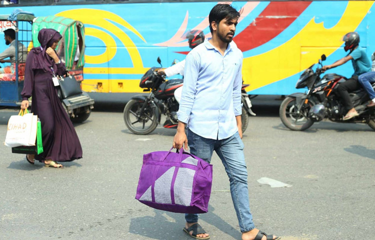 ঝামেলা থেকে বাঁচতে অনেকেই পরিবার আগে পাঠিয়ে দিয়েছেন।