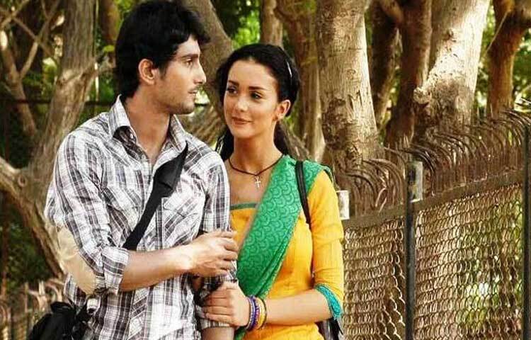 ‘এক দিওয়ানা থা’ সিনেমা দিয়ে বলিউডে তার অভিষেক।