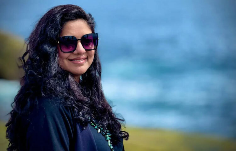 ছোটবেলা থেকেই গান ছিল এলিটার জীবনের সঙ্গী। পরিবারে সাংস্কৃতিক আবহ তাকে সংগীতের দিকে টেনে আনে। স্কুলে পড়ার সময় থেকেই বিভিন্ন সাংস্কৃতিক প্রতিযোগিতায় অংশ নিয়ে ধীরে ধীরে সবার নজরে আসেন।