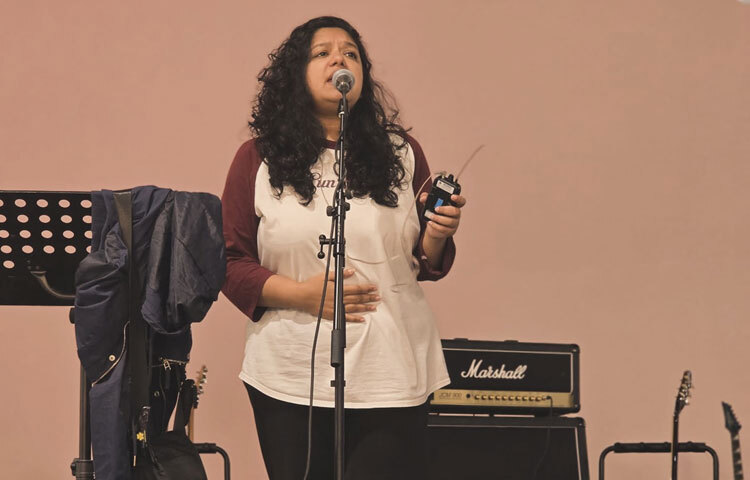 এলিটার আরেকটি পরিচয় হলো লেখক। শিশুদের জন্য লিখেছেন গল্পের বই, আবার বড়দের জন্যও লিখেছেন ভিন্ন স্বাদের গল্প। তার লেখায় ফুটে ওঠে জীবনের খুঁটিনাটি, মানুষের সম্পর্ক, স্বপ্ন আর সংগ্রামের রূপকথা। সংগীতশিল্পী হয়েও এভাবে লেখালিখির ভুবনে প্রবেশ করা তাকে অন্যদের চেয়ে আলাদা করেছে।