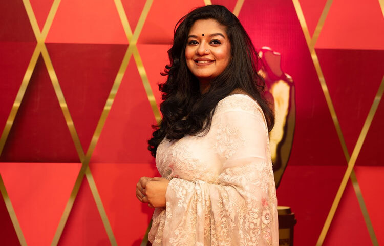 আজ তার জন্মদিনে তাকে মনে করা মানে কেবল একজন গায়িকাকে স্মরণ করা নয়; বরং একজন লেখক, সাংবাদিক, উপস্থাপক এবং বহুমুখী প্রতিভাকে সম্মান জানানো। এলিটা করিম দেখিয়ে দিয়েছেন, সৃজনশীলতার কোনো সীমানা নেই। গান, লেখা আর উপস্থাপনার প্রতিটি ক্ষেত্রেই তার ছাপ অমলিন থাকবে।