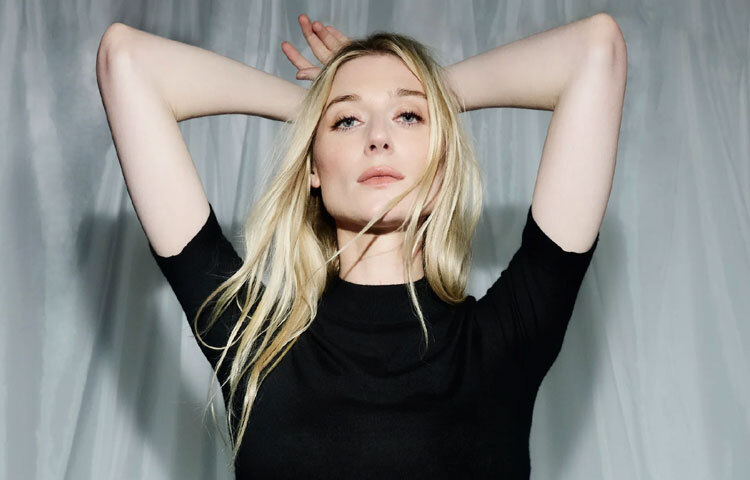 ১৯৯০ সালের এই দিনে ফ্রান্সের প্যারিস শহরে তার জন্ম। অভিনেত্রীর বাবা-মা দুজনেই ছিলেন ব্যালে নৃত্যশিল্পী। পেশার সূত্রে নাচের প্রতি তাদের গভীর ভালোবাসা ছোটবেলা থেকেই পরিবারের পরিবেশে ছড়িয়ে ছিল।