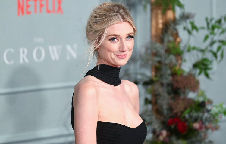 পড়াশোনার পাশাপাশি তিনি থিয়েটারে অংশগ্রহণ করতে শুরু করেন এবং ধীরে ধীরে অভিনয়ের প্রতি ঝোঁক তৈরি হয়।