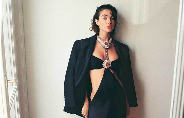 অক্ষয় কুমারের বিপরীতে ‘সিং ইজ ব্লিং’ ছবিতে নজর কাড়েন এমি।