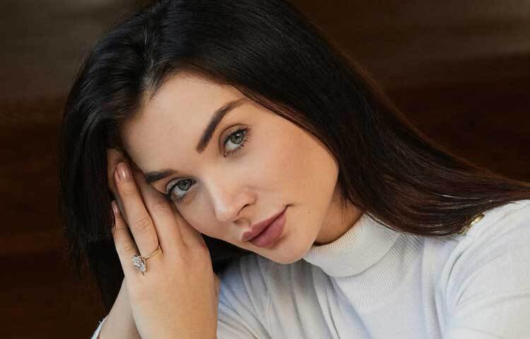 তার ঝুলিতে ‘ফ্রেকি আলি’, ‘তুতাক তুতাক তুতিয়া’ সহ বেশকিছু হিন্দি সিনেমা রয়েছে।